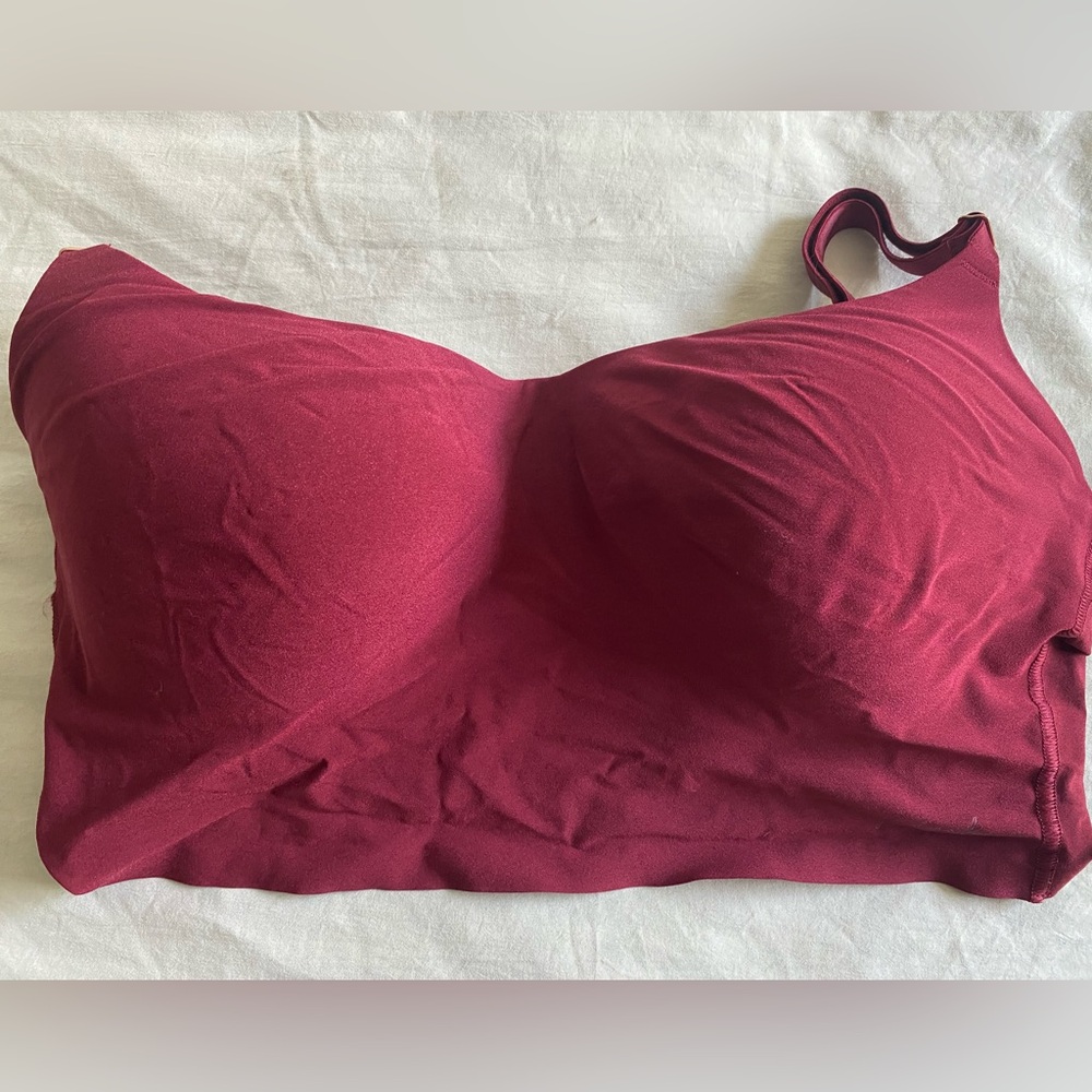 Pink by Victoria’s Secret wireless lightly lined Bra. Size Large. Lightly worn.
